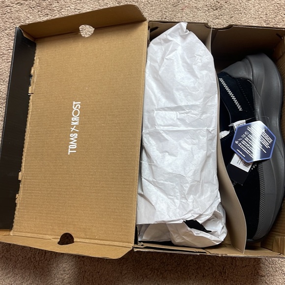 TOMS X KROST Gamma new shoes/ sneakers in box size 7 black

toms brand new - Picture 7 of 12